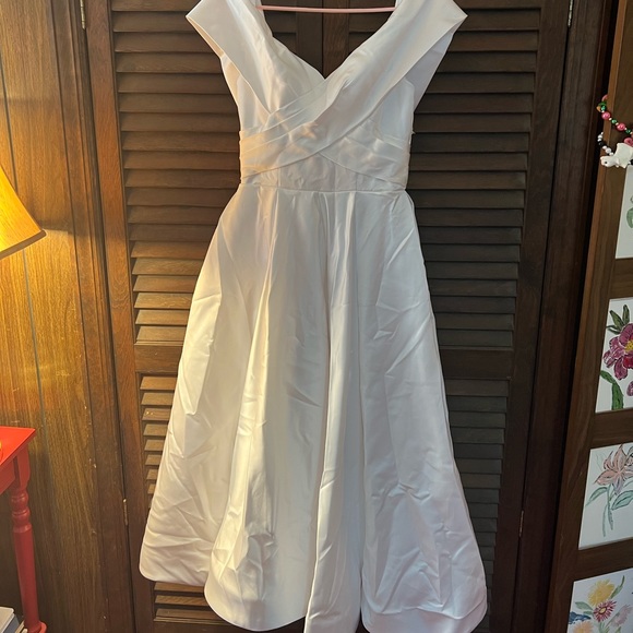 New with tags! 1950s style wedding dress size small - Picture 2 of 5